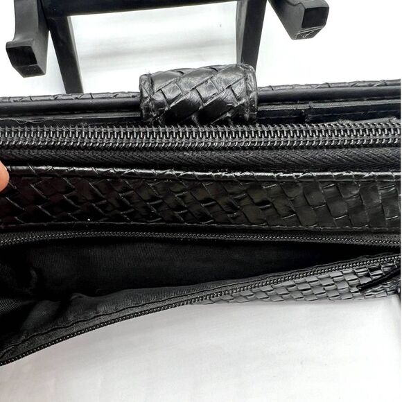 Zip Wallet Wristlet Black Woven Leather Checkbook Multiple Pockets and Slots - Picture 6 of 8